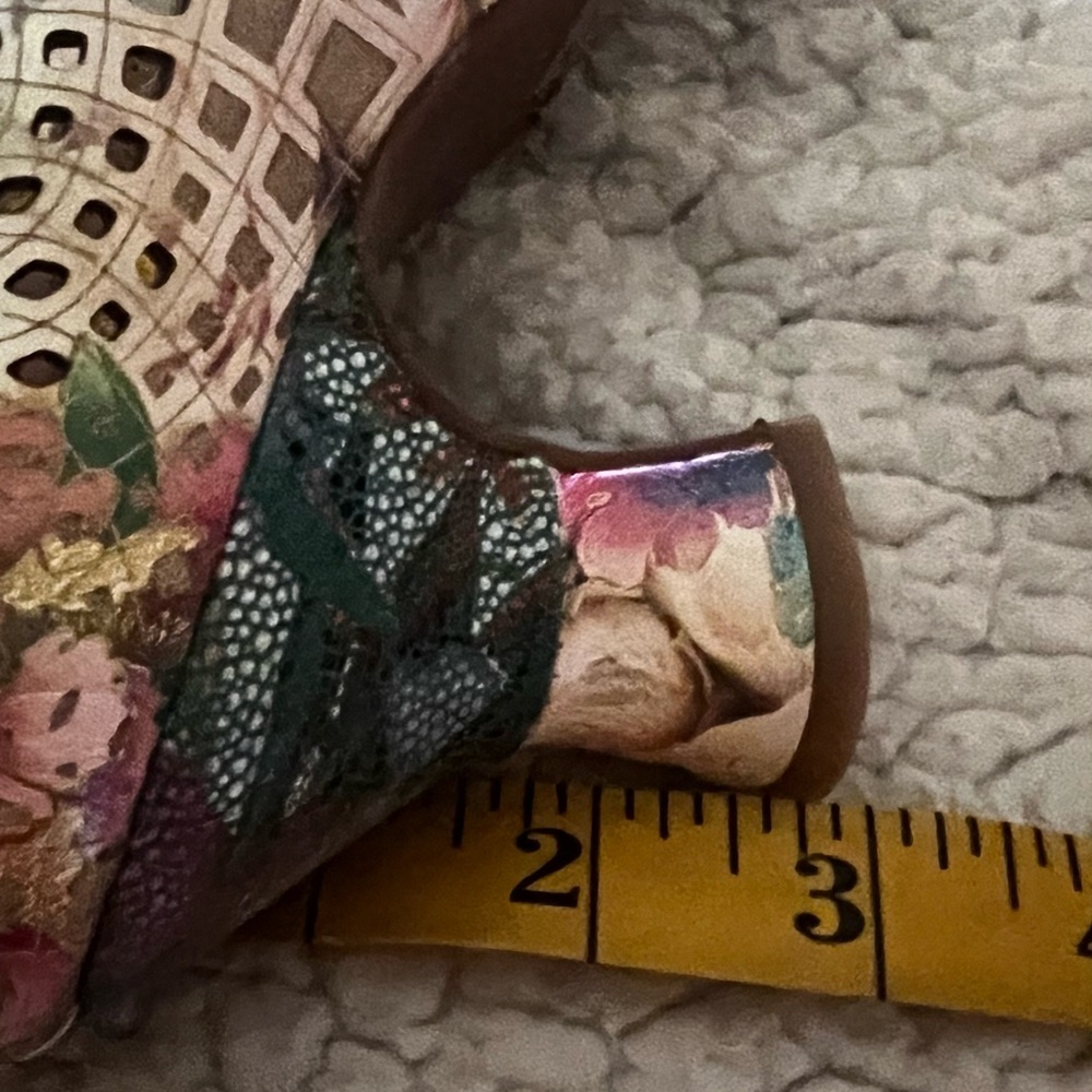 Beautiful Spring Step L’Artiste Saldana leather pump. NWOT - Picture 7 of 9